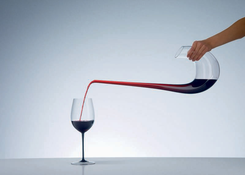 decanter-swan-pouring2